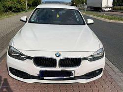 Weiß Gebraucht 2017 BMW 320 Advantage Limousine | 18.000 € (Etwas zu teuer)