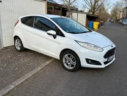 Weiß Gebraucht 2014 Ford Fiesta Titanium Kleinwagen | 4.100 € (Guter Preis)