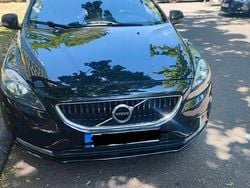 Schwarz Gebraucht 2016 Volvo V40 Ocean Race Limousine | 8.500 € (Etwas zu teuer)