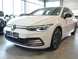 Weiß Gebraucht 2022 VW Golf VIII Active Limousine | 21.380 € (Guter Preis)
