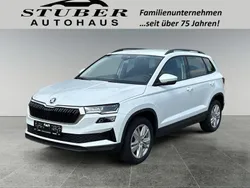 Moonweiss metallic Gebraucht 2024 Skoda Karoq Selection SUV | 29.880 € (Guter Preis)