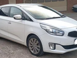 Weiß Gebraucht 2015 Kia Carens Spirit Van / Kleinbus | 11.100 € (Fairer Preis)