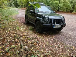 Schwarz Gebraucht 2005 Jeep Cherokee Limited SUV | 3.800 € (Etwas zu teuer)