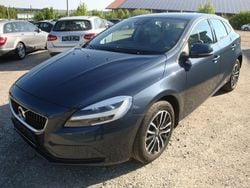 Blau Gebraucht 2019 Volvo V40 Momentum Kombi | 7.950 € (Fairer Preis)