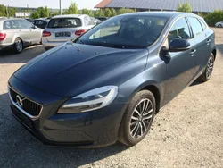Blau Gebraucht 2019 Volvo V40 Momentum Kombi | 8.950 € (Fairer Preis)