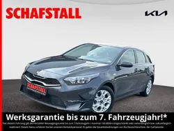 Grau ((h8g) pentametal met.) Gebraucht 2024 Kia Ceed Comfort Limousine | 21.379 € (Superpreis)