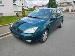 Grün Gebraucht 2002 Ford Focus Limousine | 650 € (Superpreis)