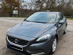Grau Gebraucht 2013 Volvo V40 Momentum Limousine | 8.399 € (Fairer Preis)