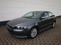 Grau Gebraucht 2005 Volvo S40 Momentum Limousine | 2.999 € (Etwas zu teuer)