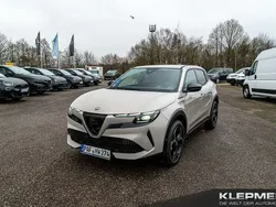 Avorio scala, metalliclackier Gebraucht 2024 Alfa Romeo Junior Edizione Speciale Limousine | 29.900 € (Guter Preis)