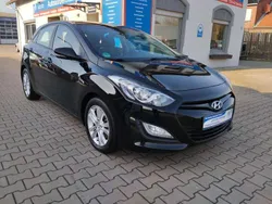 Schwarz Gebraucht 2013 Hyundai i30 Edition Limousine | 6.999 € (Etwas zu teuer)