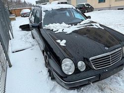 Schwarz Gebraucht 2001 Mercedes E430 Limousine | 1.700 €