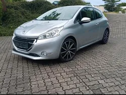 Silber Gebraucht 2014 Peugeot 208 Allure Kleinwagen | 6.500 € (Fairer Preis)