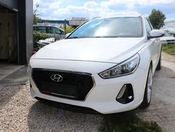 Weiß Gebraucht 2018 Hyundai i30 Select Limousine | 6.599 € (Etwas zu teuer)