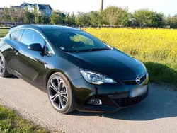 Schwarz Gebraucht 2017 Opel Astra GTC Coupé | 15.500 €
