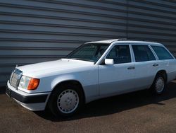 Arcticweiß Gebraucht 1990 Mercedes E300 Kombi | 23.990 €