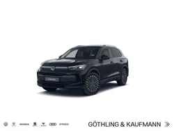 Deep black perleffekt Gebraucht 2024 VW Tiguan Life SUV | 42.430 € (Superpreis)