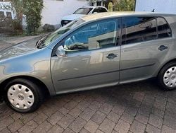 Grün Gebraucht 2004 VW Golf V Limousine | 2.450 € (Fairer Preis)
