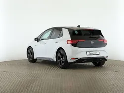 Gletscherweiß metallic schwarz Gebraucht 2024 VW ID.3 GTX Kleinwagen | 42.925 €