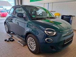 Grün Gebraucht 2023 Fiat 500e Kleinwagen | 21.899 € (Guter Preis)