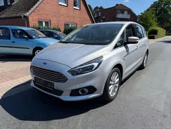 Silber Gebraucht 2018 Ford S-MAX Titanium Van / Kleinbus | 11.490 € (Superpreis)