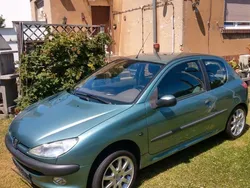 Grün Gebraucht 2002 Peugeot 206 Kleinwagen | 799 € (Etwas zu teuer)