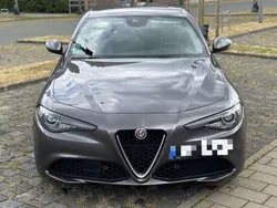Grau Gebraucht 2017 Alfa Romeo Giulia Super Limousine | 23.900 € (Etwas zu teuer)
