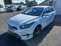 Weiß Gebraucht 2022 Kia Ceed Kleinwagen | 16.890 € (Guter Preis)