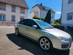 Grau Gebraucht 2006 Ford Focus Limousine | 1.550 € (Guter Preis)