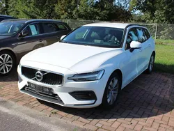 Weiß Gebraucht 2019 Volvo V60 Momentum Kombi | 21.500 € (Guter Preis)