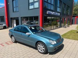 Blau Gebraucht 2003 Mercedes C240 Elegance Limousine | 2.499 € (Fairer Preis)