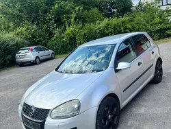 Silber Gebraucht 2004 VW Golf V Kleinwagen | 2.300 € (Fairer Preis)