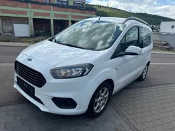 Weiß Gebraucht 2018 Ford Tourneo Courier Trend Van / Kleinbus | 8.500 € (Guter Preis)