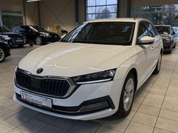 Weiß Gebraucht 2022 Skoda Octavia Style Limousine | 21.499 € (Guter Preis)