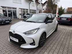 Weiß Neu 2025 Toyota Yaris Hybrid Sport Limousine | 29.990 € (Fairer Preis)