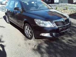 Schwarzmagic perleffekt (metallic) Gebraucht 2010 Skoda Octavia Ambiente Kombi | 8.199 € (Fairer Preis)