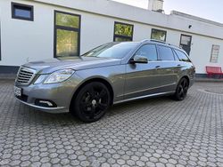 Grau Gebraucht 2010 Mercedes E250 Kombi | 6.800 € (Fairer Preis)
