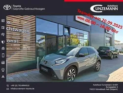 Urban khaki / night sky black Gebraucht 2023 Toyota Aygo Comfort Kleinwagen | 16.970 € (Fairer Preis)
