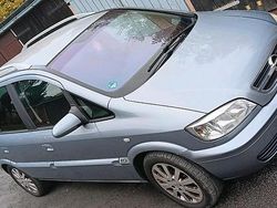 Silber Gebraucht 2004 Opel Zafira Van / Kleinbus | 1.799 € (Fairer Preis)