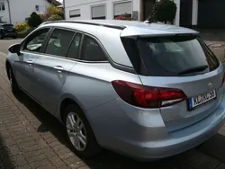Blau Gebraucht 2018 Opel Astra Edition Kombi | 14.100 € (Etwas zu teuer)