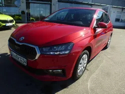 Velvet rot metallic Gebraucht 2021 Skoda Fabia Ambition Limousine | 17.400 € (Fairer Preis)