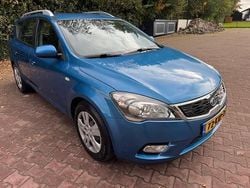 Blau Gebraucht 2010 Kia Ceed Kleinwagen | 1.535 €