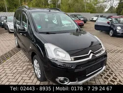 Schwarz Gebraucht 2015 Citroën Berlingo SELECTION Van / Kleinbus | 7.500 € (Fairer Preis)