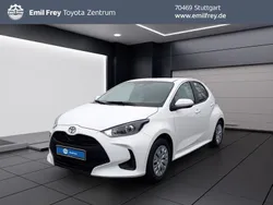 Schneeweiß Gebraucht 2025 Toyota Yaris Hybrid Comfort Limousine | 21.750 € (Guter Preis)