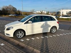 Weiß Gebraucht 2014 Mercedes B180 Van / Kleinbus | 12.900 € (Guter Preis)