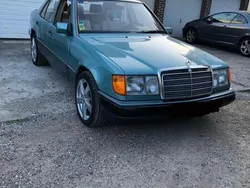 Grün Gebraucht 1991 Mercedes E200 Limousine | 11.500 €