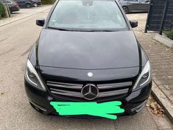 Schwarz Gebraucht 2012 Mercedes B200 Van / Kleinbus | 12.999 € (Fairer Preis)