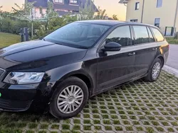 Schwarz Gebraucht 2014 Skoda Octavia Active Kombi | 6.800 € (Fairer Preis)
