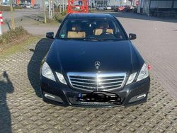 Schwarz Gebraucht 2009 Mercedes E220 Avantgarde Limousine | 9.000 € (Fairer Preis)