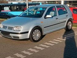 Grau Gebraucht 1999 VW Golf Limousine | 1.750 €